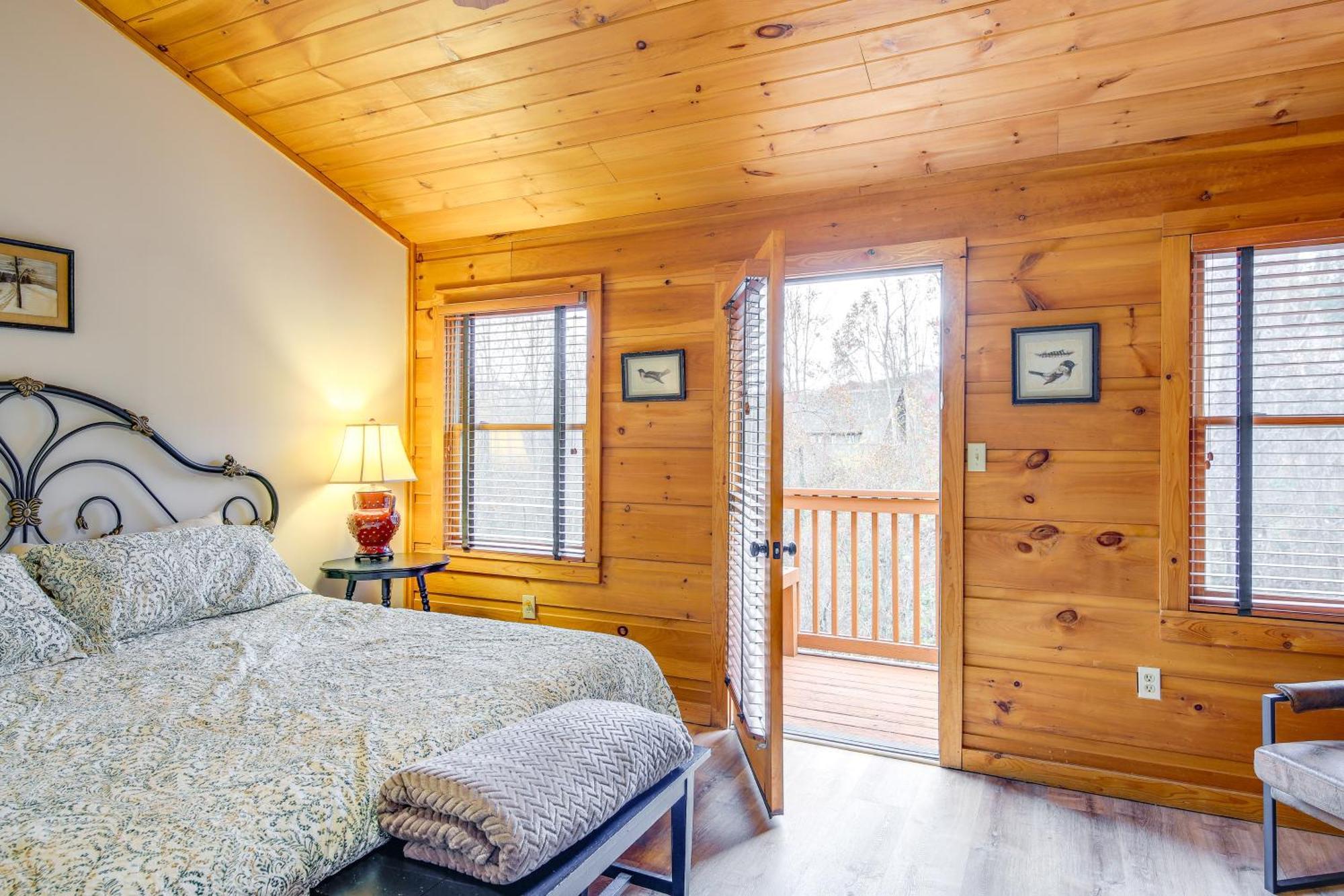 Вілла Pet-Friendly Gatlinburg Retreat With Hot Tub! Екстер'єр фото