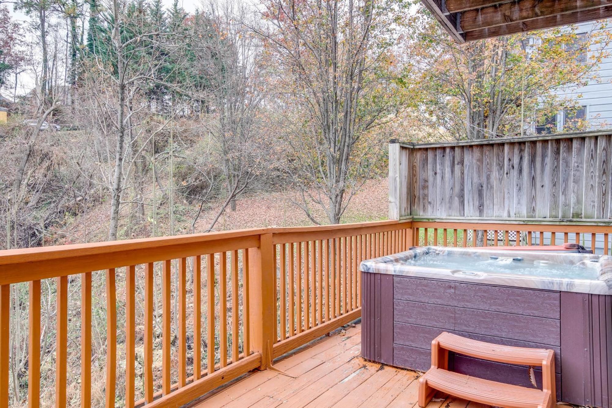 Вілла Pet-Friendly Gatlinburg Retreat With Hot Tub! Екстер'єр фото
