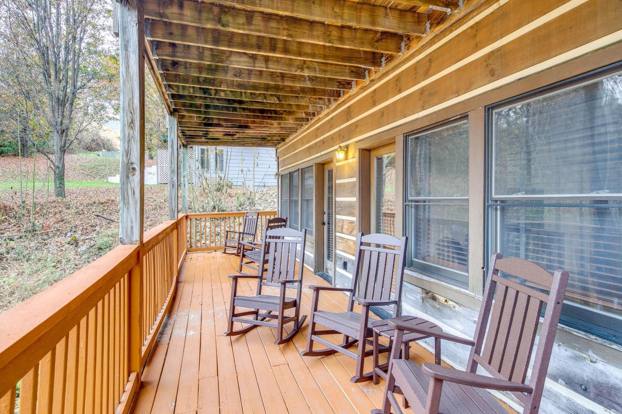 Вілла Pet-Friendly Gatlinburg Retreat With Hot Tub! Екстер'єр фото