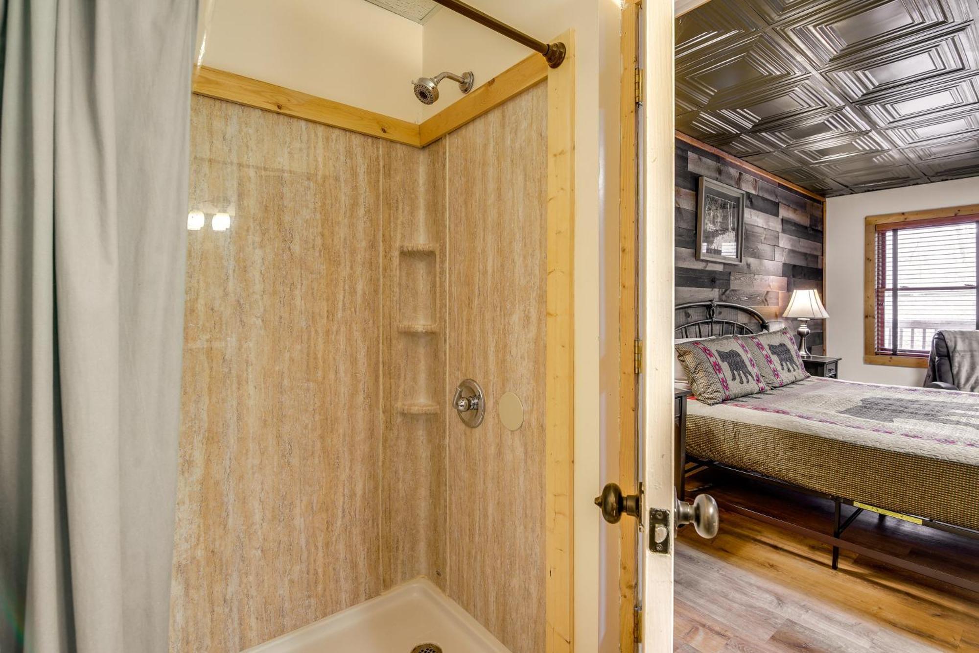 Вілла Pet-Friendly Gatlinburg Retreat With Hot Tub! Екстер'єр фото