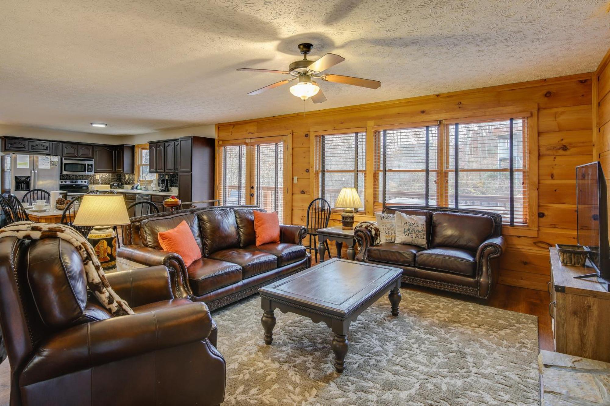 Вілла Pet-Friendly Gatlinburg Retreat With Hot Tub! Екстер'єр фото
