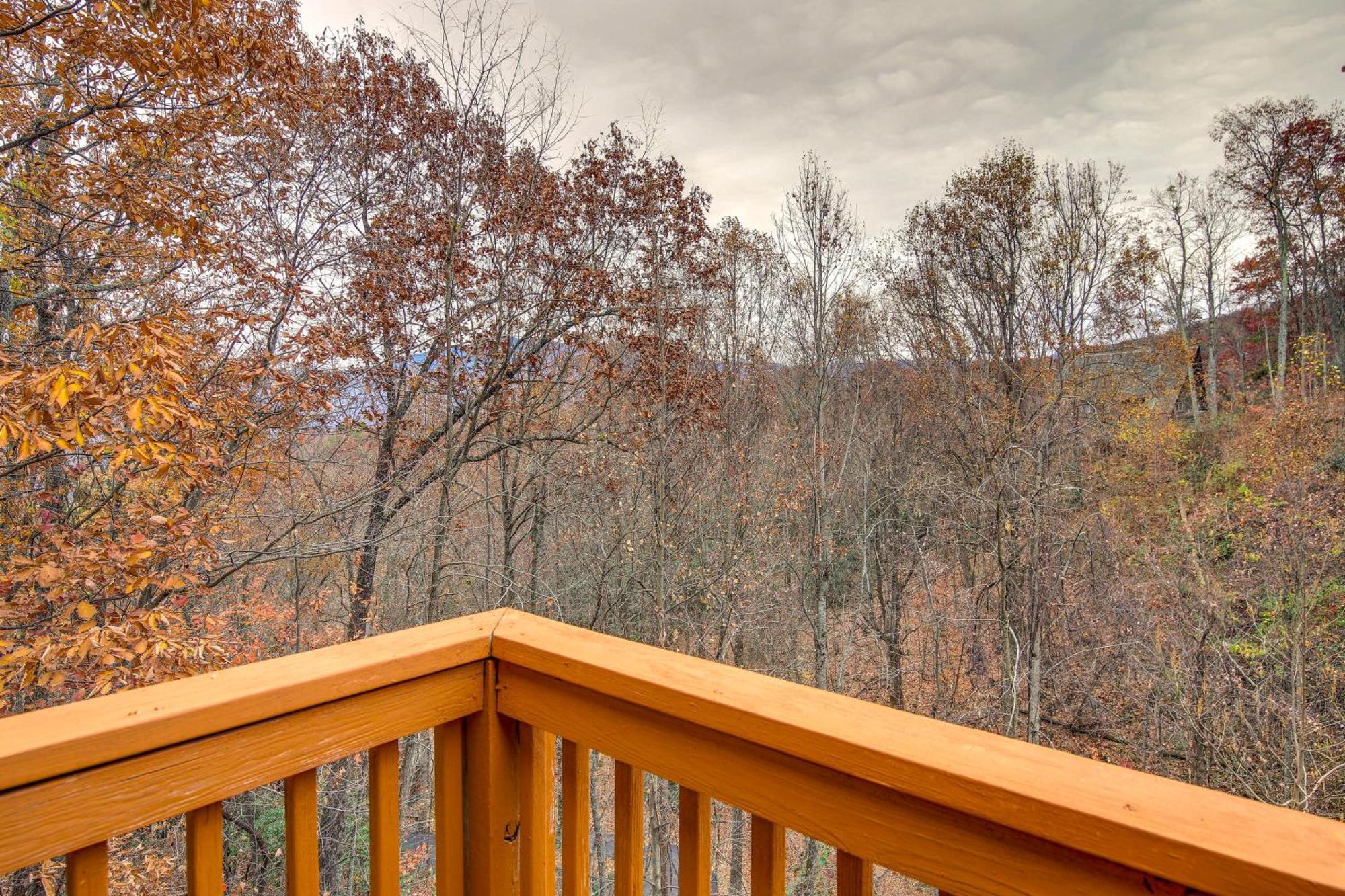 Вілла Pet-Friendly Gatlinburg Retreat With Hot Tub! Екстер'єр фото