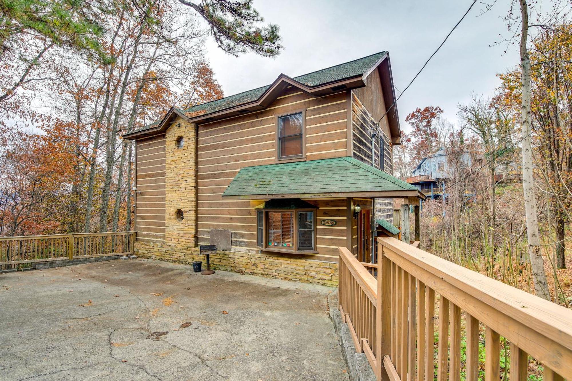 Вілла Pet-Friendly Gatlinburg Retreat With Hot Tub! Екстер'єр фото