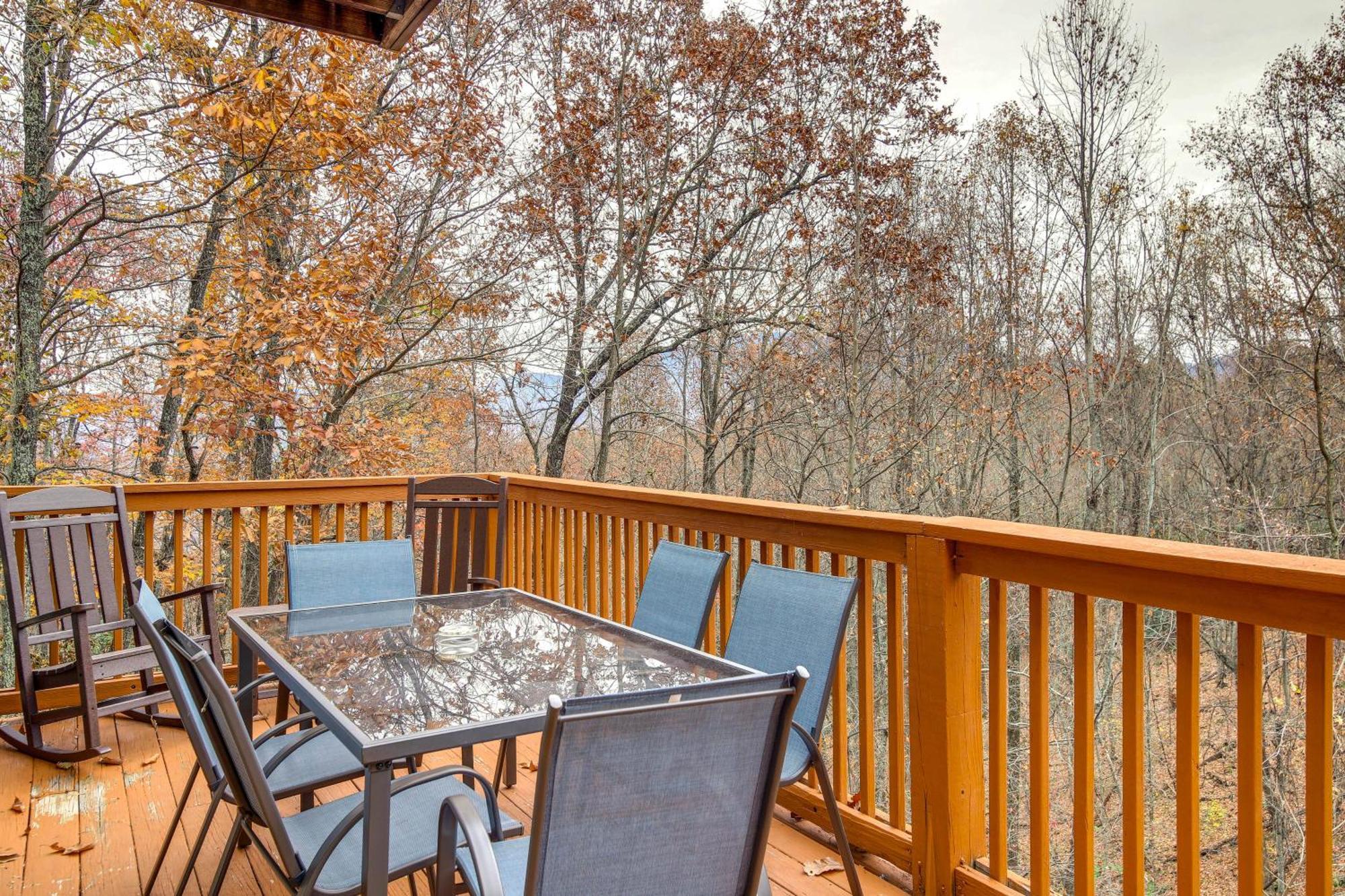 Вілла Pet-Friendly Gatlinburg Retreat With Hot Tub! Екстер'єр фото