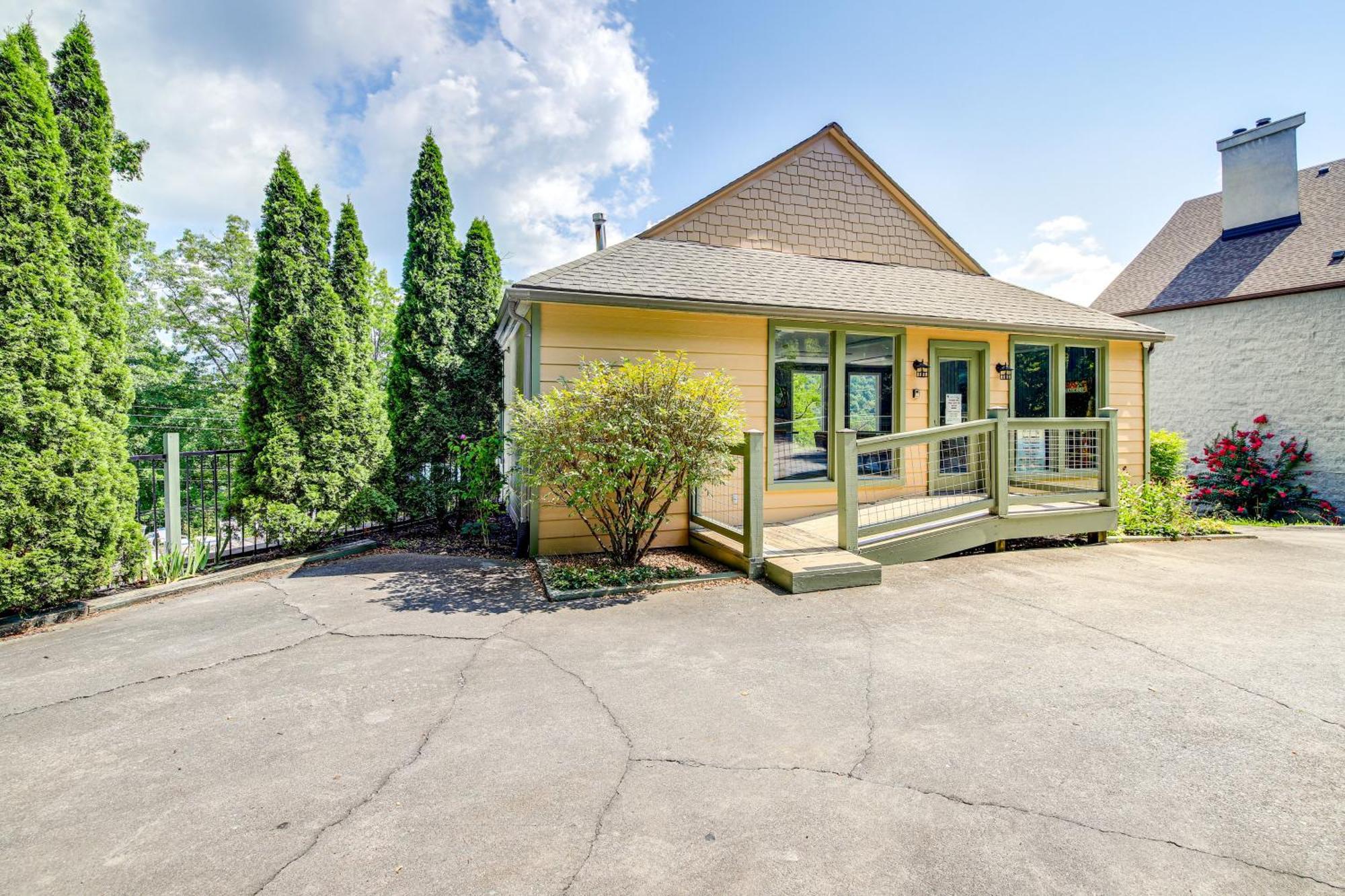 Вілла Pet-Friendly Gatlinburg Retreat With Hot Tub! Екстер'єр фото